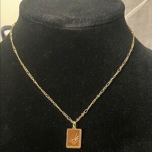 Elegant Gold Chain Necklace with Rectangular Pendant